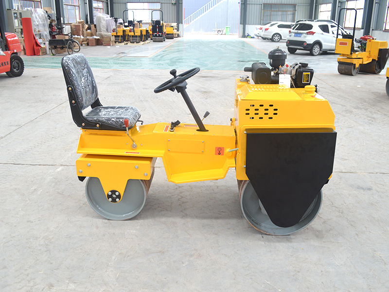 Small car-mounted air-cooled diesel roller
